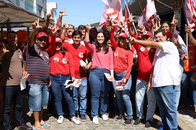 Maria Arraes inaugura comitê em Taquaritinga do Norte