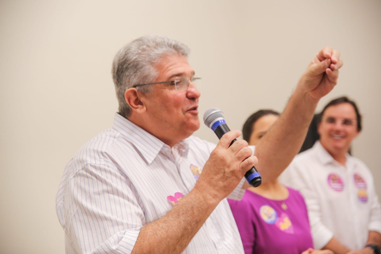 No Cabo, Guilherme Coelho critica taxas portuárias de Suape