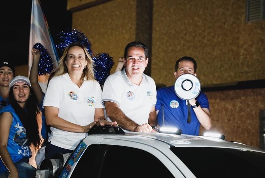 Alessandra prestigia carreata de Edson e Dilson em Caruaru