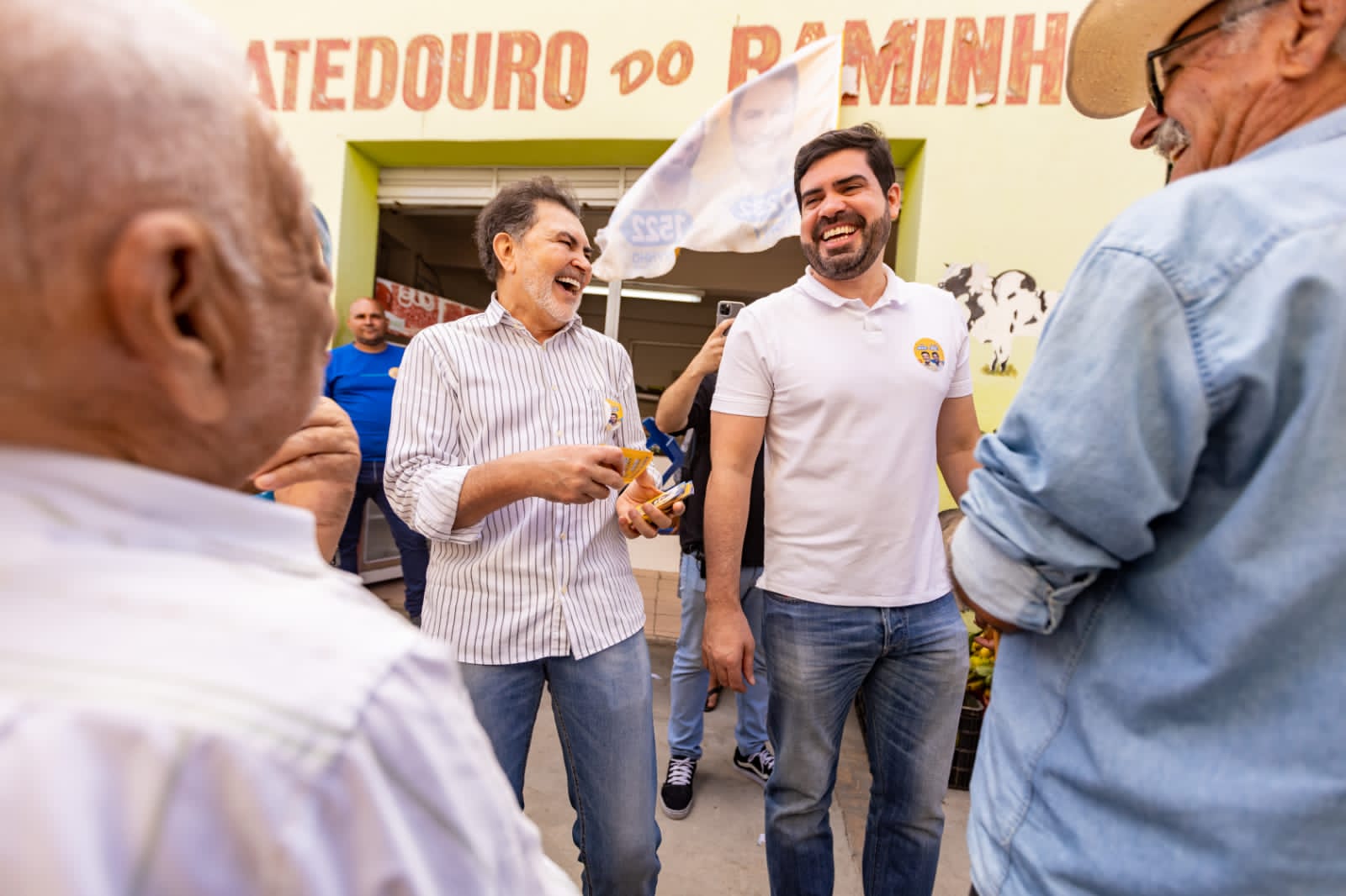 Tony e Tonynho recebem apoio de feirantes em Riacho