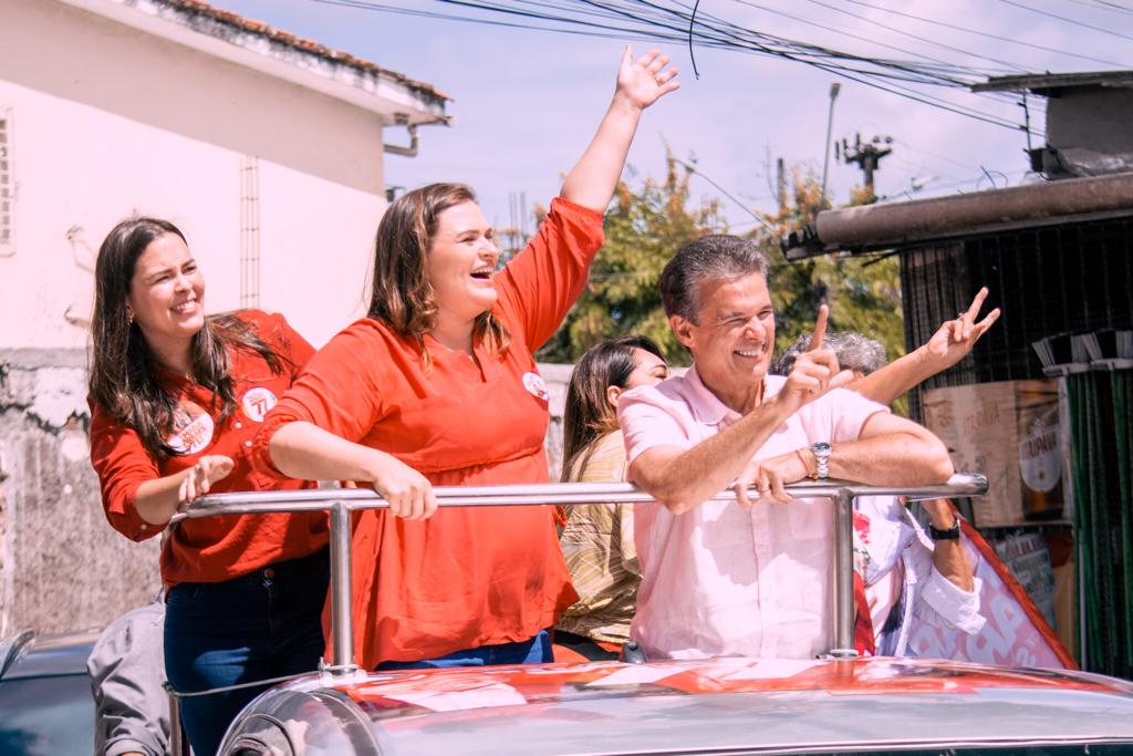 Marília, Maria e André são recebidos com festa na Zona Norte do Recife