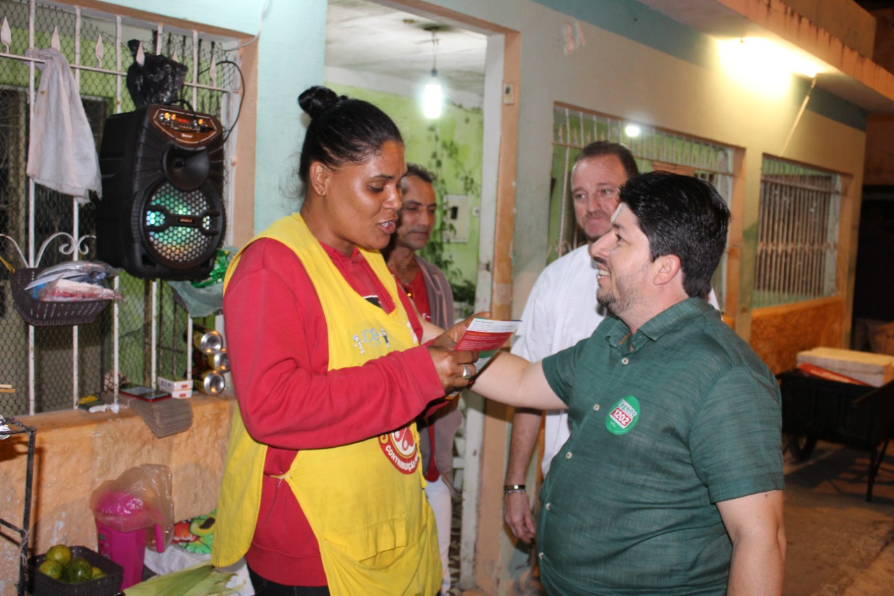 Moradores dos bairros do Salgado e Riachão recebem Fagner 