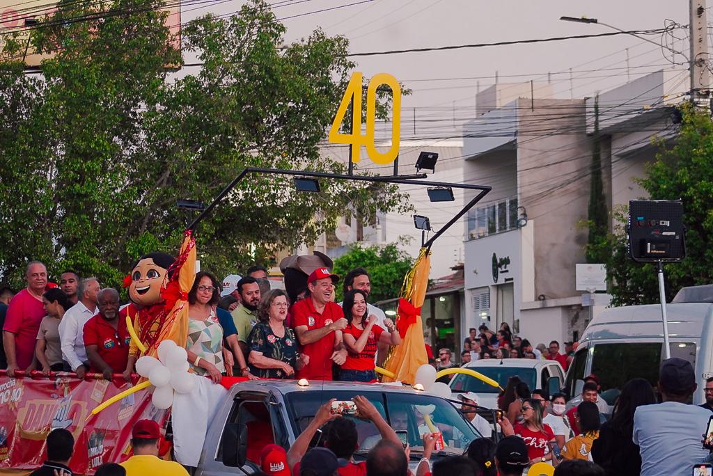 Danilo e Márcia arrastam multidão em Serra Talhada 