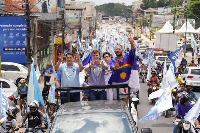 Miguel Coelho promove motociata pelas ruas de Camaragibe