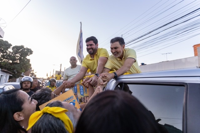 Tony e Tonynho fazem novo giro por ruas de Caruaru 