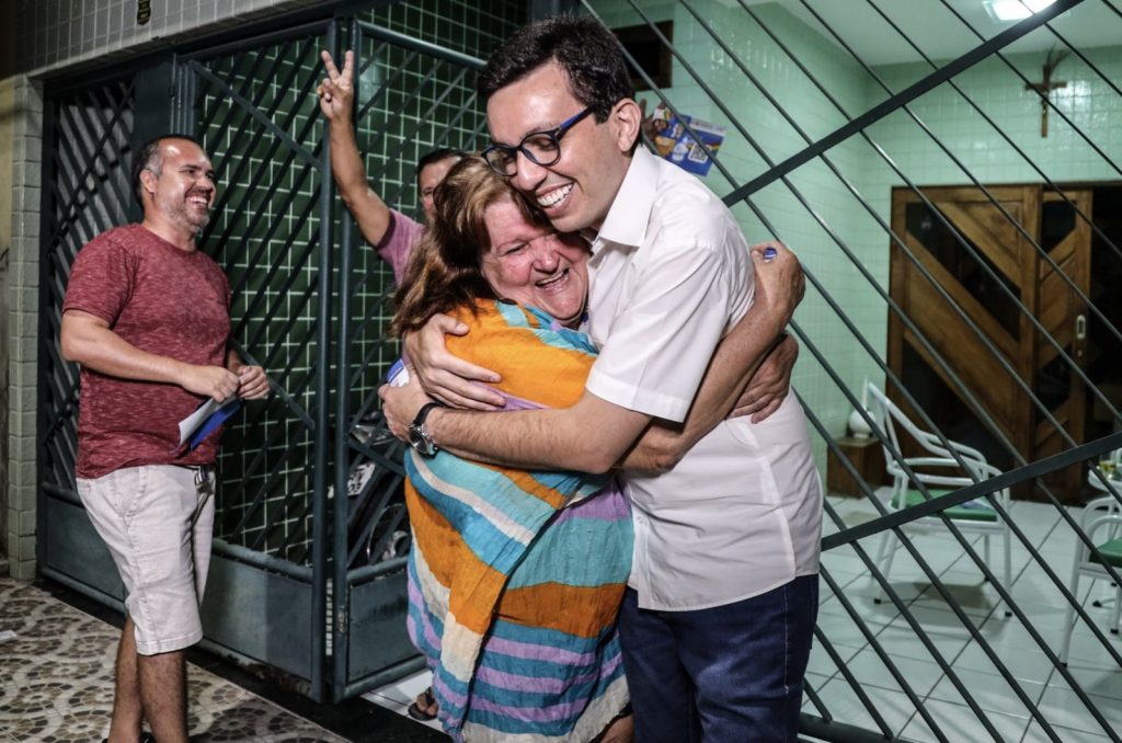 Raffiê é recebido com entusiasmo por moradores do Divinópolis