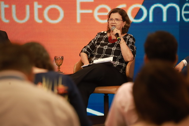 Teresa fala sobre economia em sabatina na Fecomércio