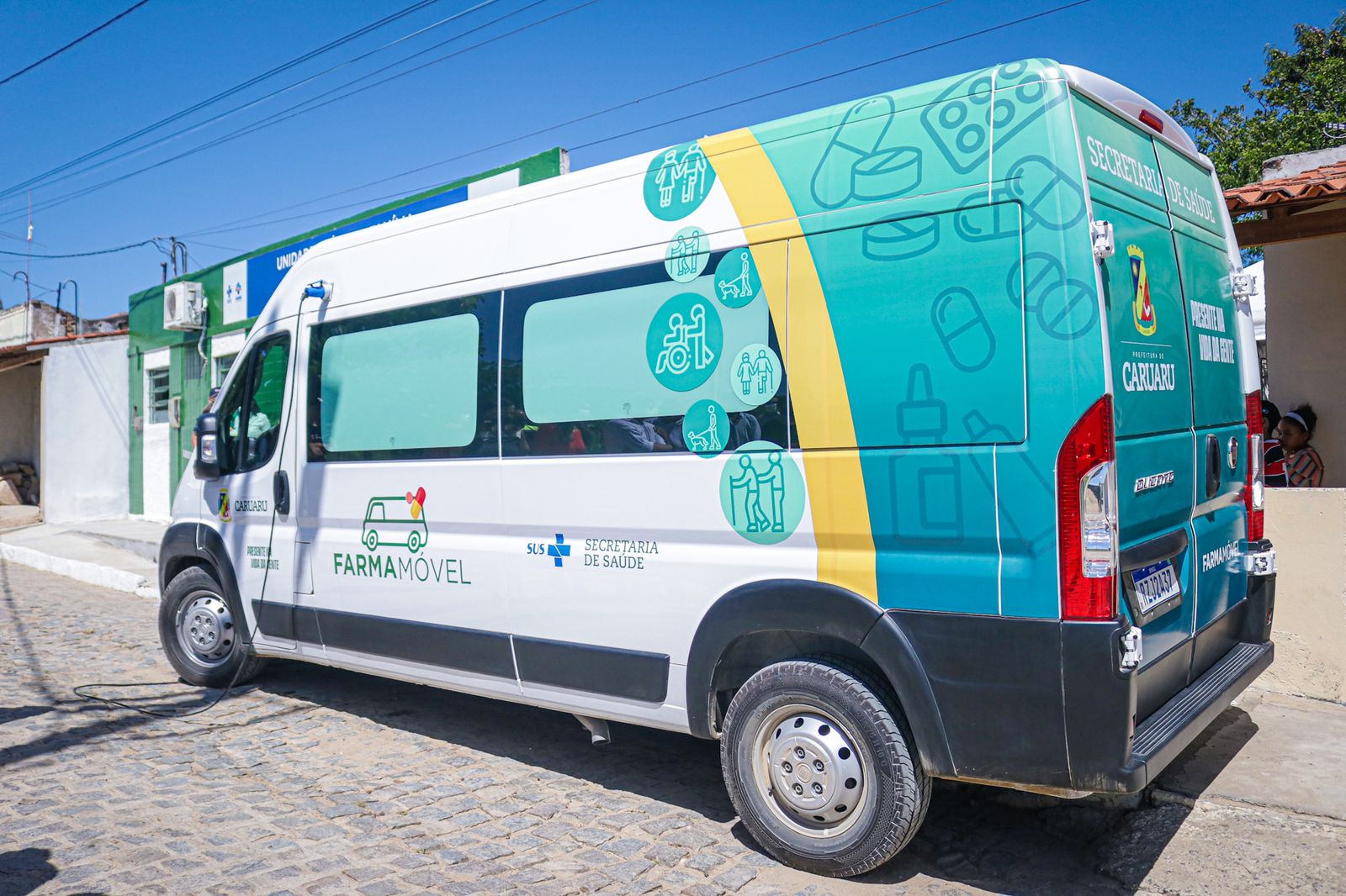 Farmamóvel percorre ruas de Caruaru entregando medicamentos