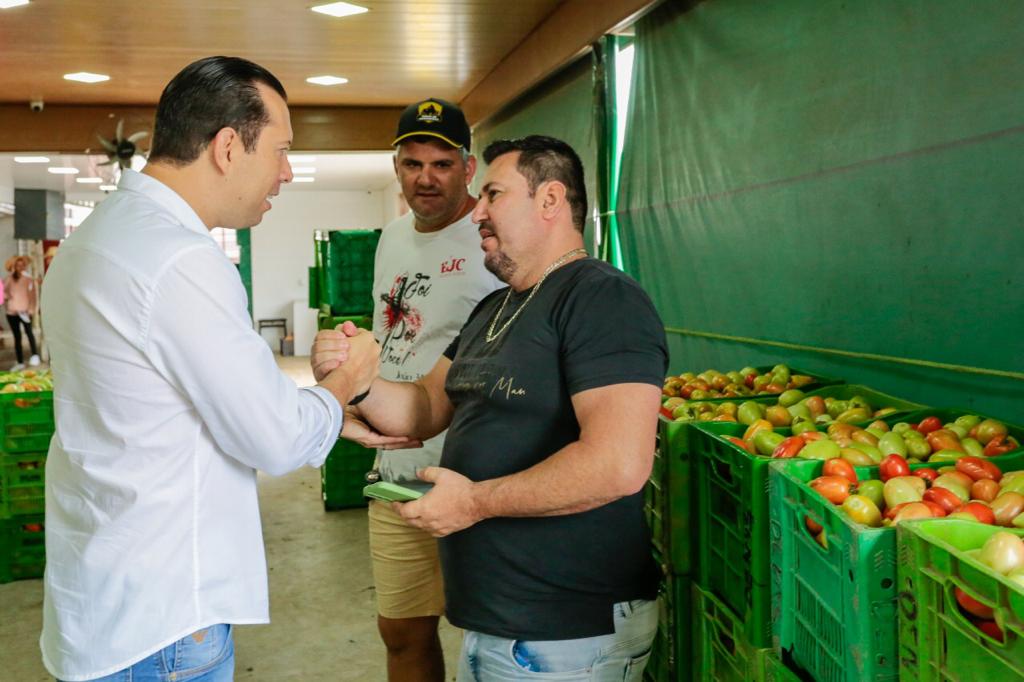 Armandinho visita Ceaca e propõe melhorias