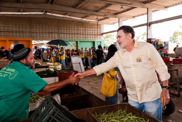 Tony Gel recebe apoio de comerciantes da Ceaca