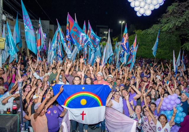 Débora promove último comício em São Bento do Una 