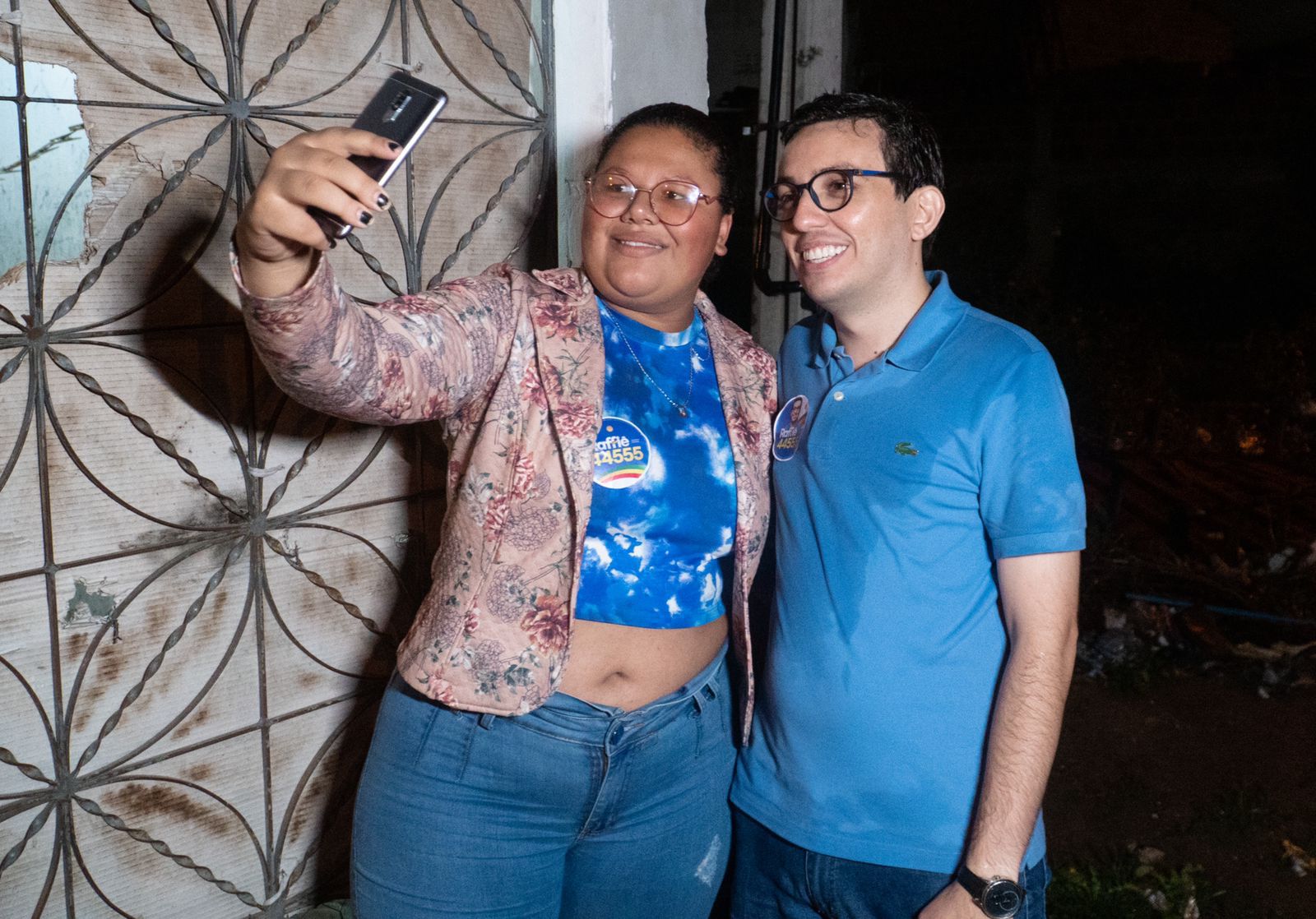 Raffiê é bem recebido em porta a porta no João Mota