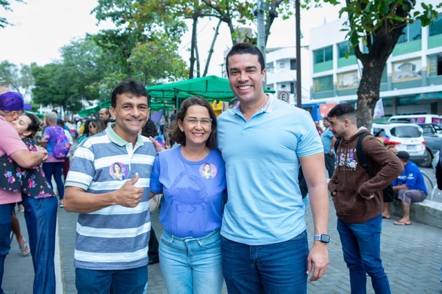 Débora Almeida visita Feira da Agricultura Familiar em Caruaru