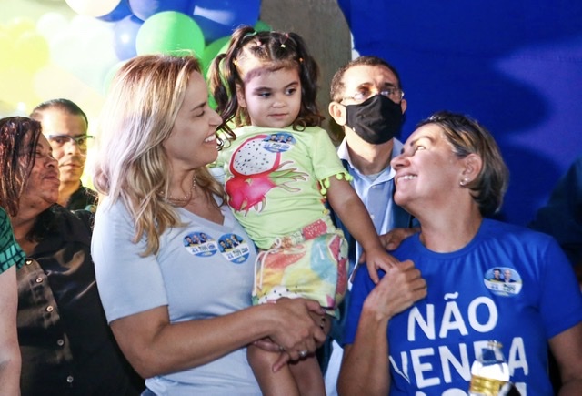 Alessandra Vieira lamenta déficit habitacional de Pernambuco 