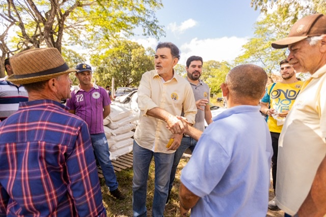Tony e Tonynho recebem apoio na Feira do Gado
