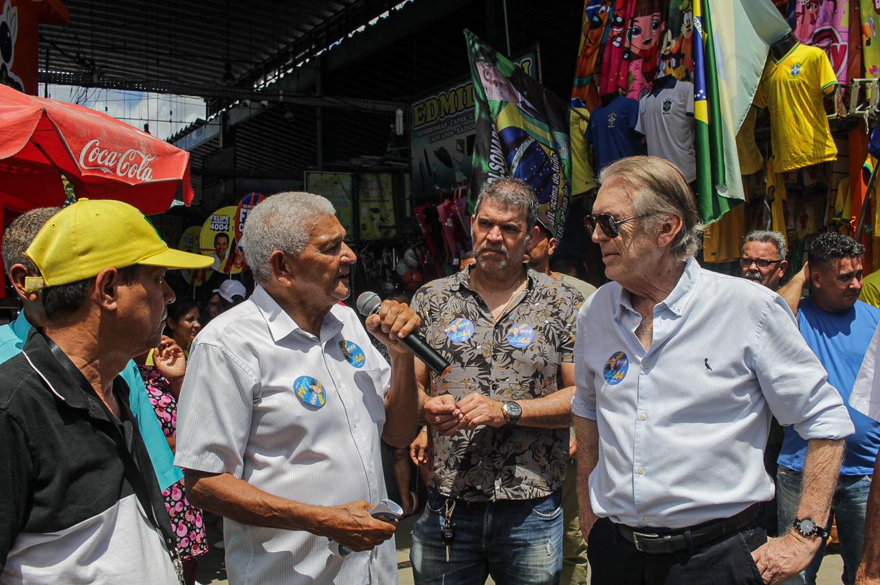 Bivar caminha pela Feira de Prazeres com liderança de Jaboatão