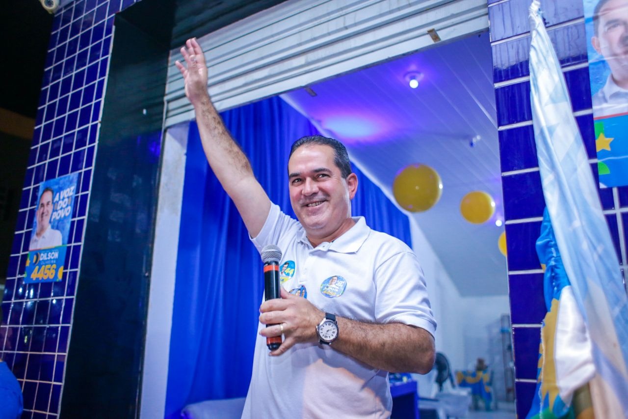 Dilson Oliveira inaugura comitê em Bezerros