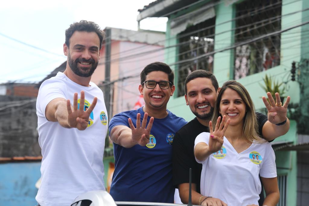 Andreza e Romero Albuquerque realizam carreata no Recife 