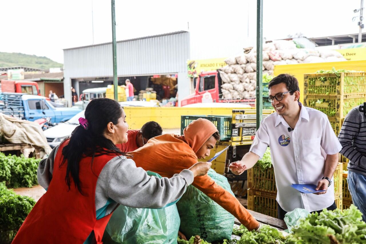 Raffiê visita Feira da Fundac em Caruaru