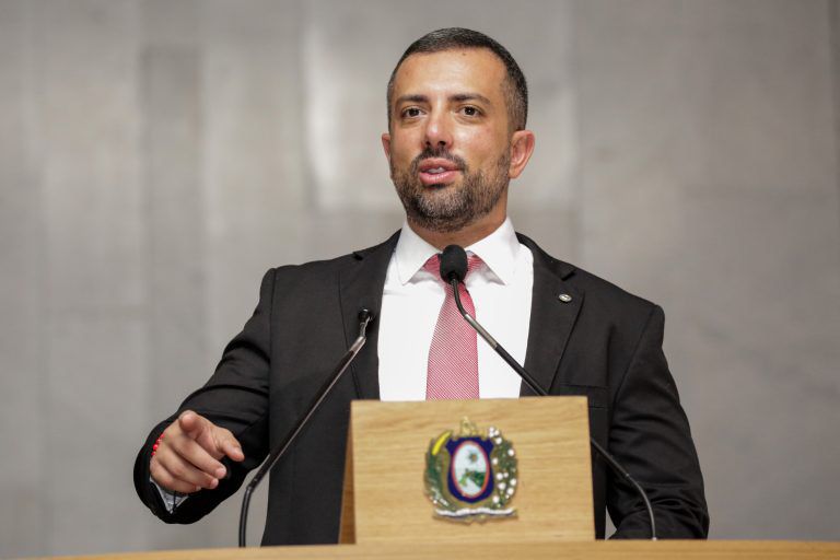 Frente Popular sofre mais uma baixa