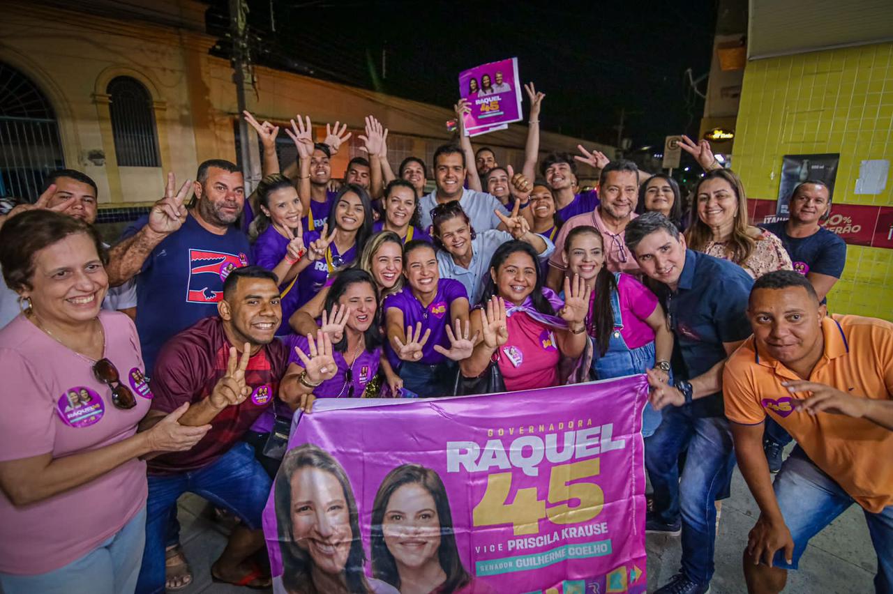 Em Pesqueira, Raquel visita comércio e dialoga com a população 
