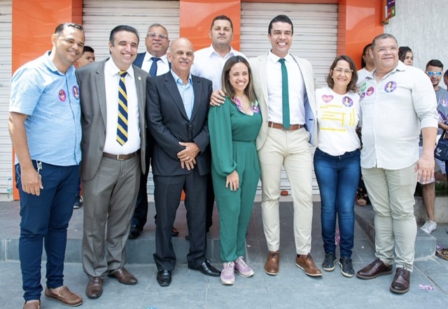 Débora Almeida consolida mais um apoio em Caruaru 