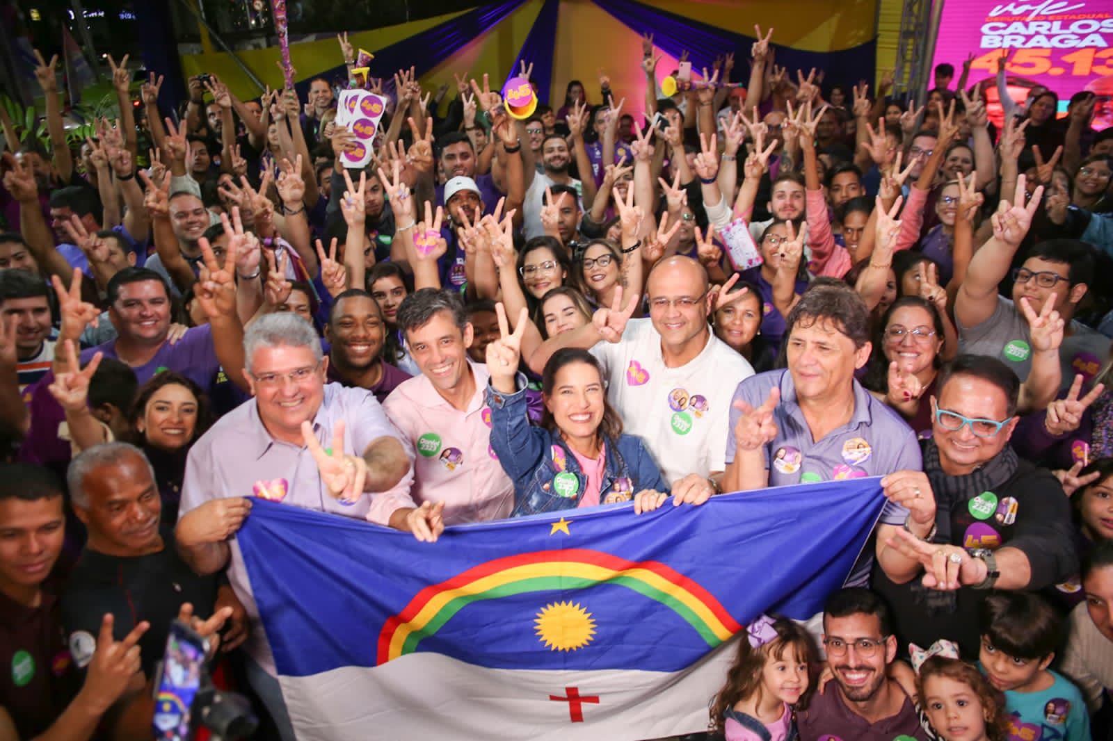 Raquel prestigia inauguração do comitê de aliado em Caruaru 