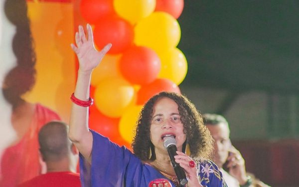 Danilo escala Luciana para ”bater” em Marília