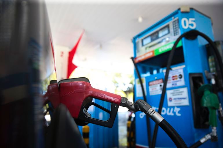 Petrobras anuncia queda de R$0,30 no diesel