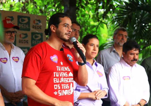 A pedido de Túlio, Raquel se compromete a implantar o piso da Enfermagem