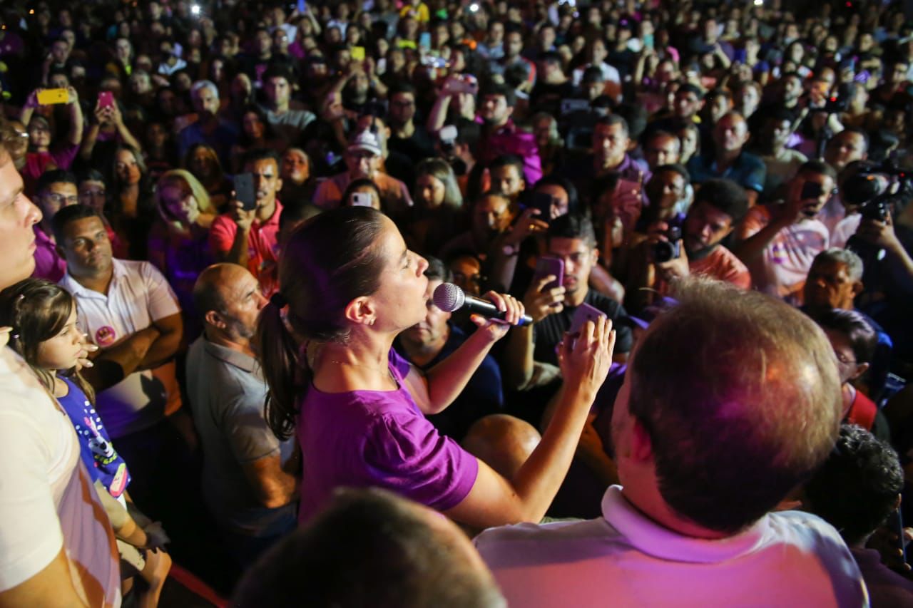 Raquel participa de grande carreata em Salgueiro 