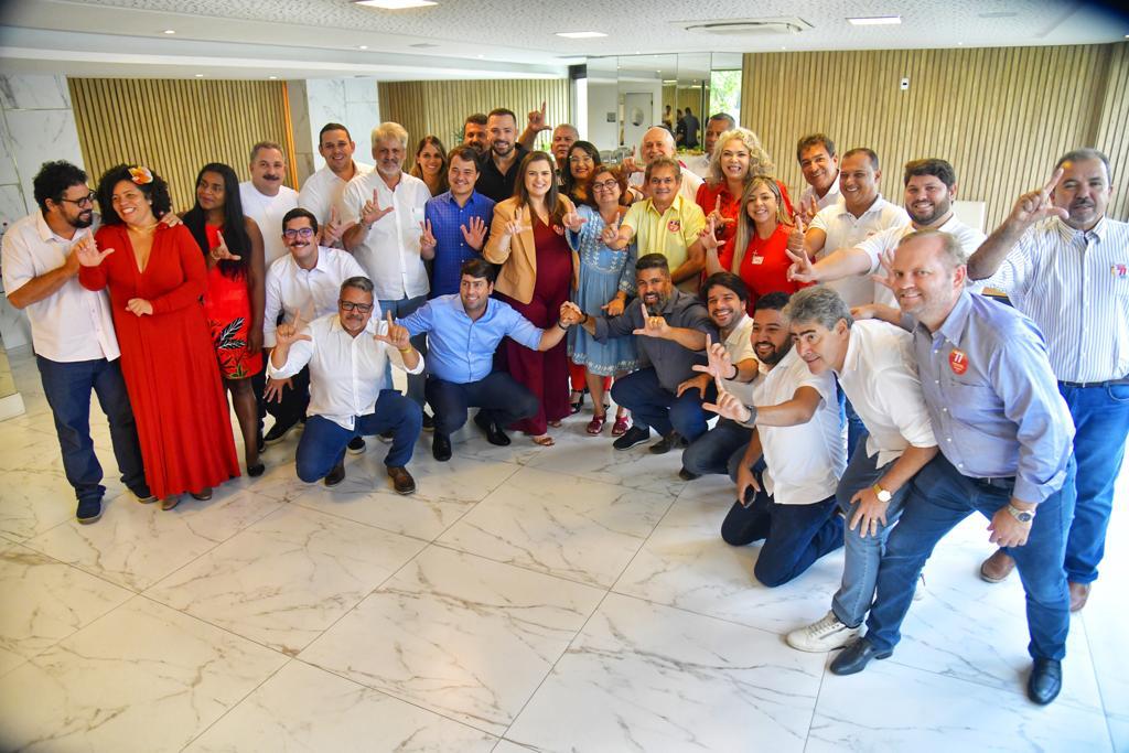 Marília participa de encontro com 25 vereadores do Recife