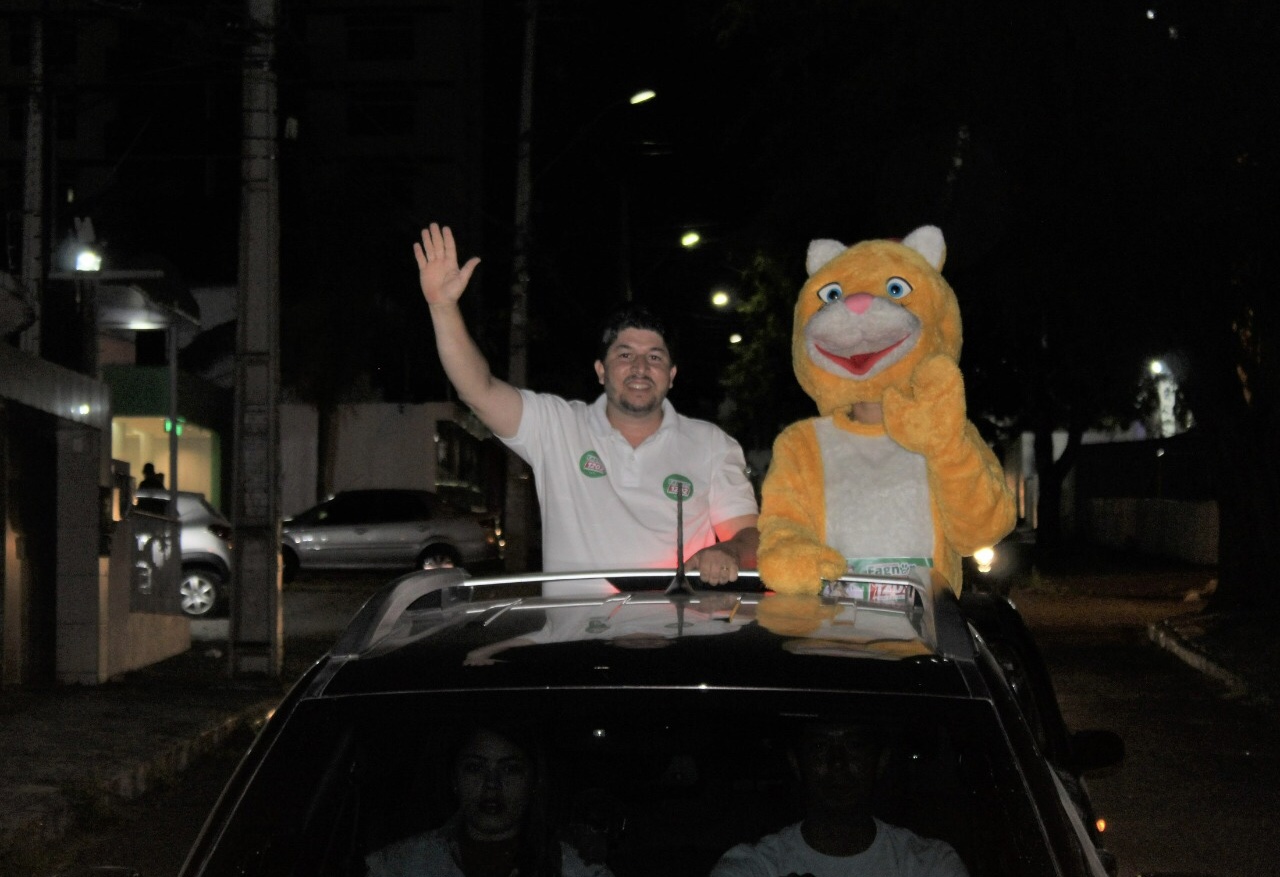 Fagner Fernandes encerra campanha com grande carreata