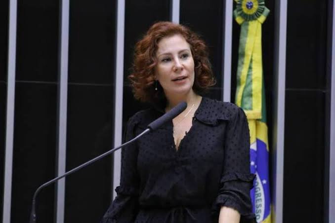 Vídeo mostra que Zambelli não foi empurrada por opositor