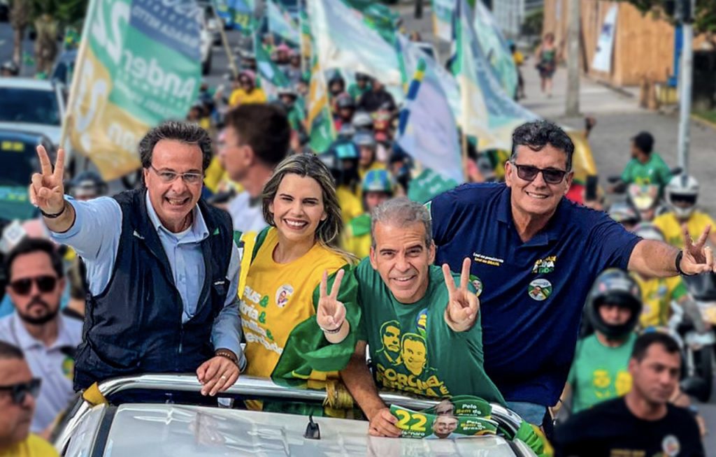 Bolsonaristas realizam carreata na Zona Sul do Recife 