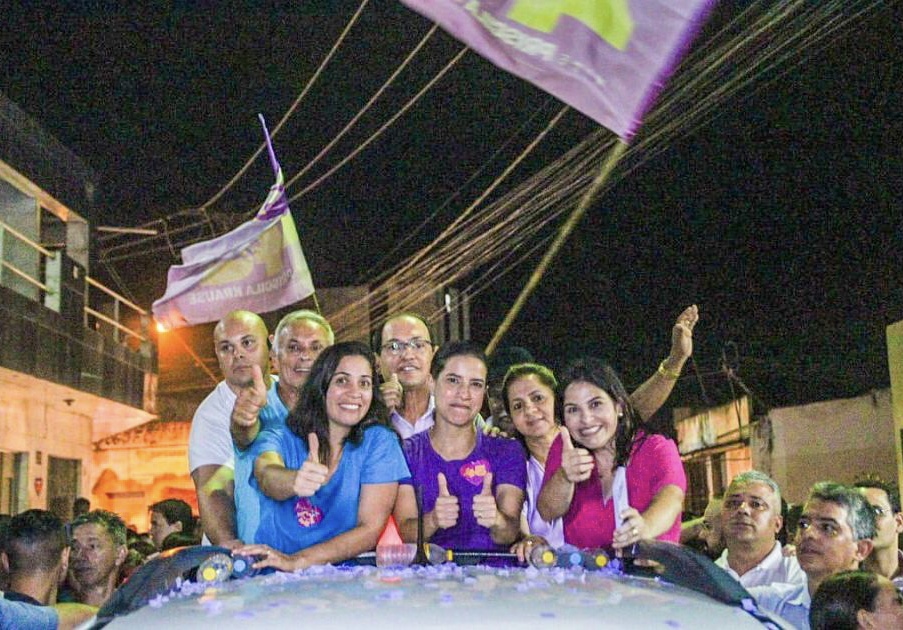 Raquel participa de grande ato político em Vitória