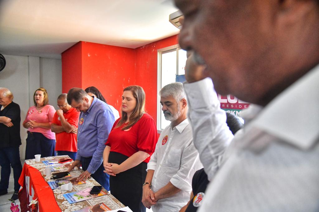 Marília recebe carta-compromisso de evangélicos pró-Lula