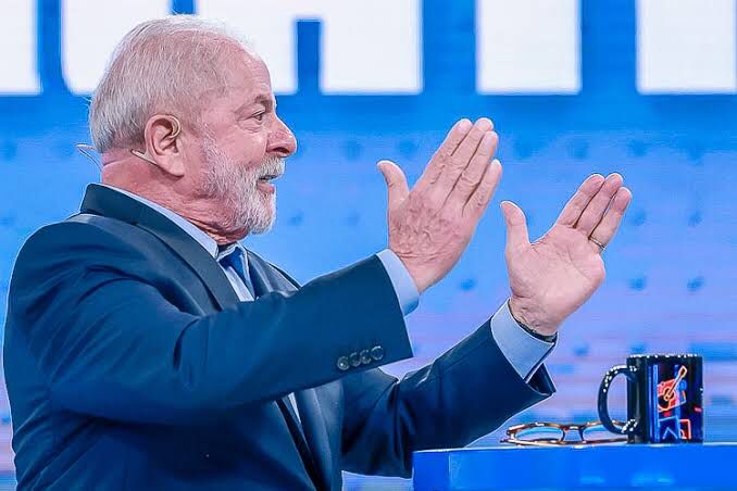 Luiz Inácio Lula da Silva é eleito presidente