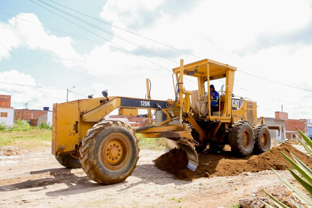 Caruaru passa a contar com serviço de recuperação de vias não pavimentadas