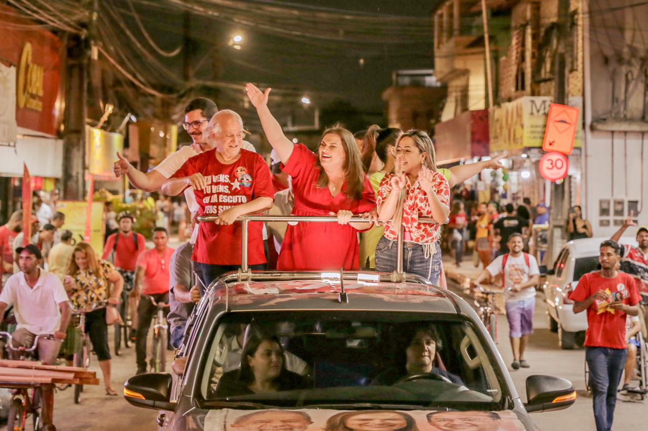 Marília participa de carreata na Zona Oeste do Recife