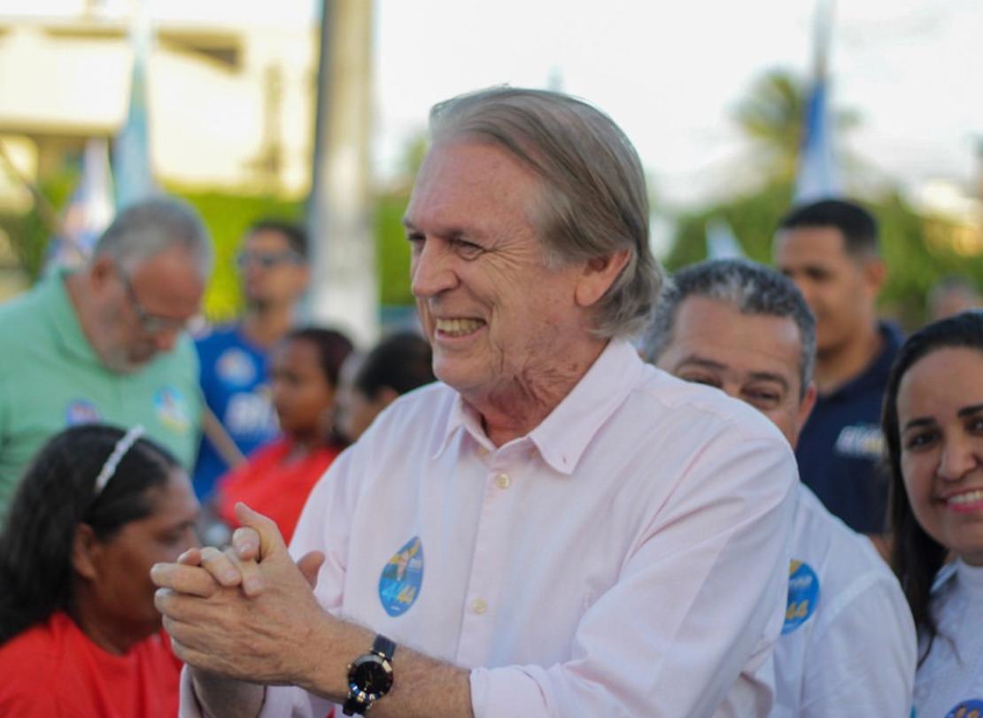 Luciano Bivar defende democracia e as instituições do país