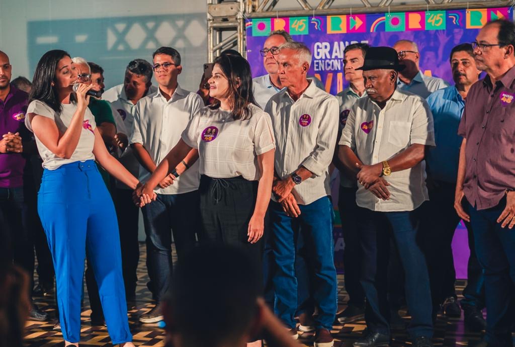 Paulo Roberto e Iza Arruda realizam ato de apoio a Raquel 