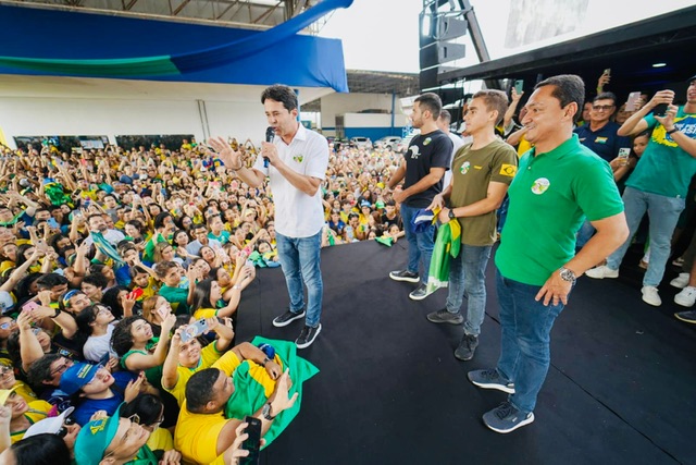 Anderson e André Ferreira mostram força em evento bolsonarista 