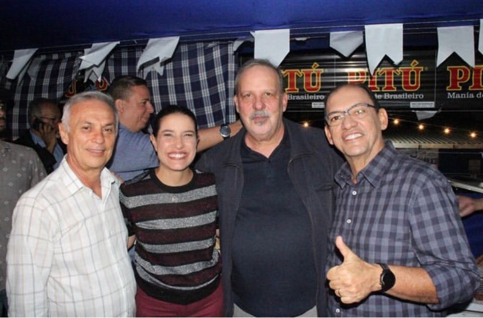 Prefeito de Vitória anuncia apoio a Raquel Lyra 