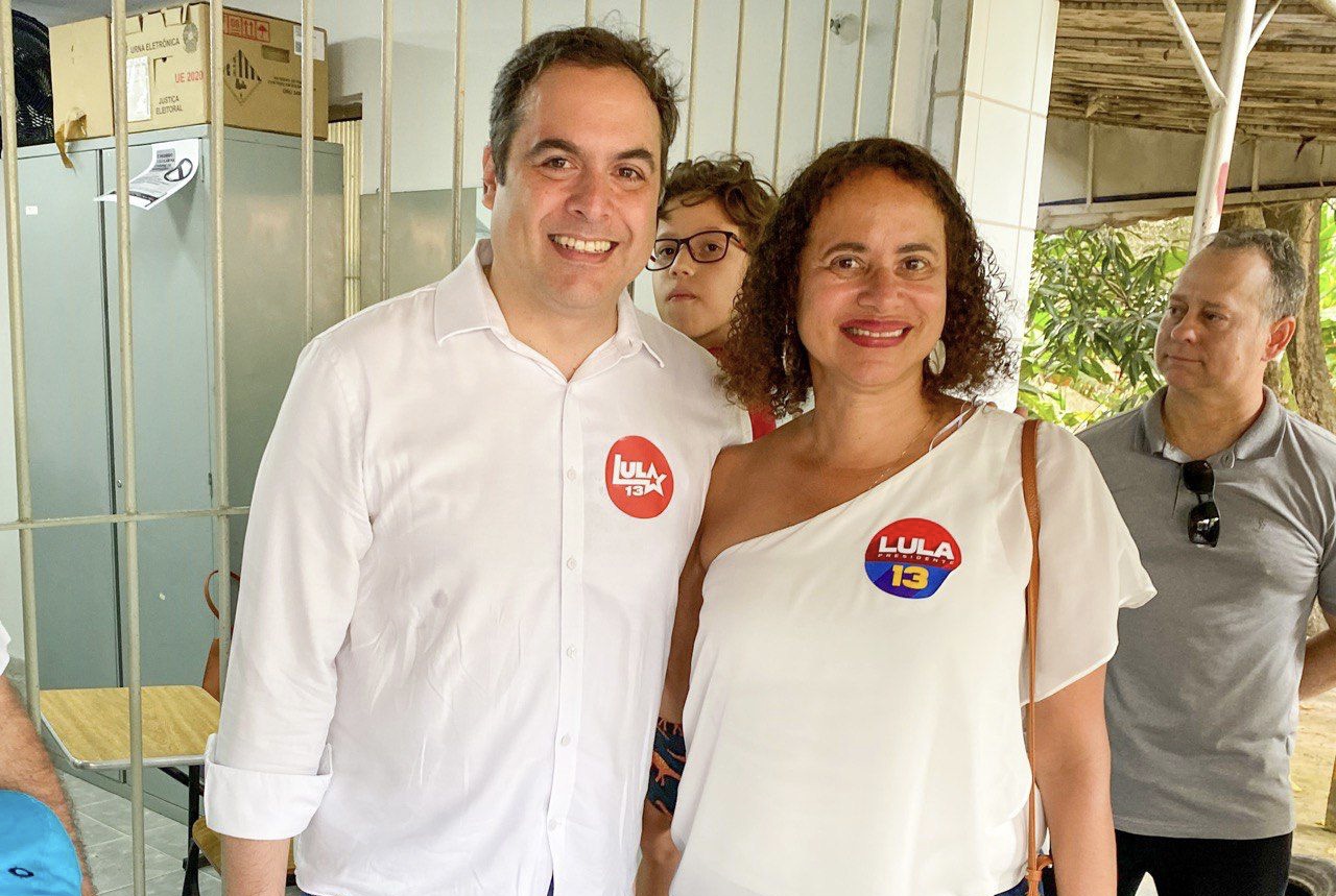 Luciana Santos acompanha Paulo Câmara em votação 