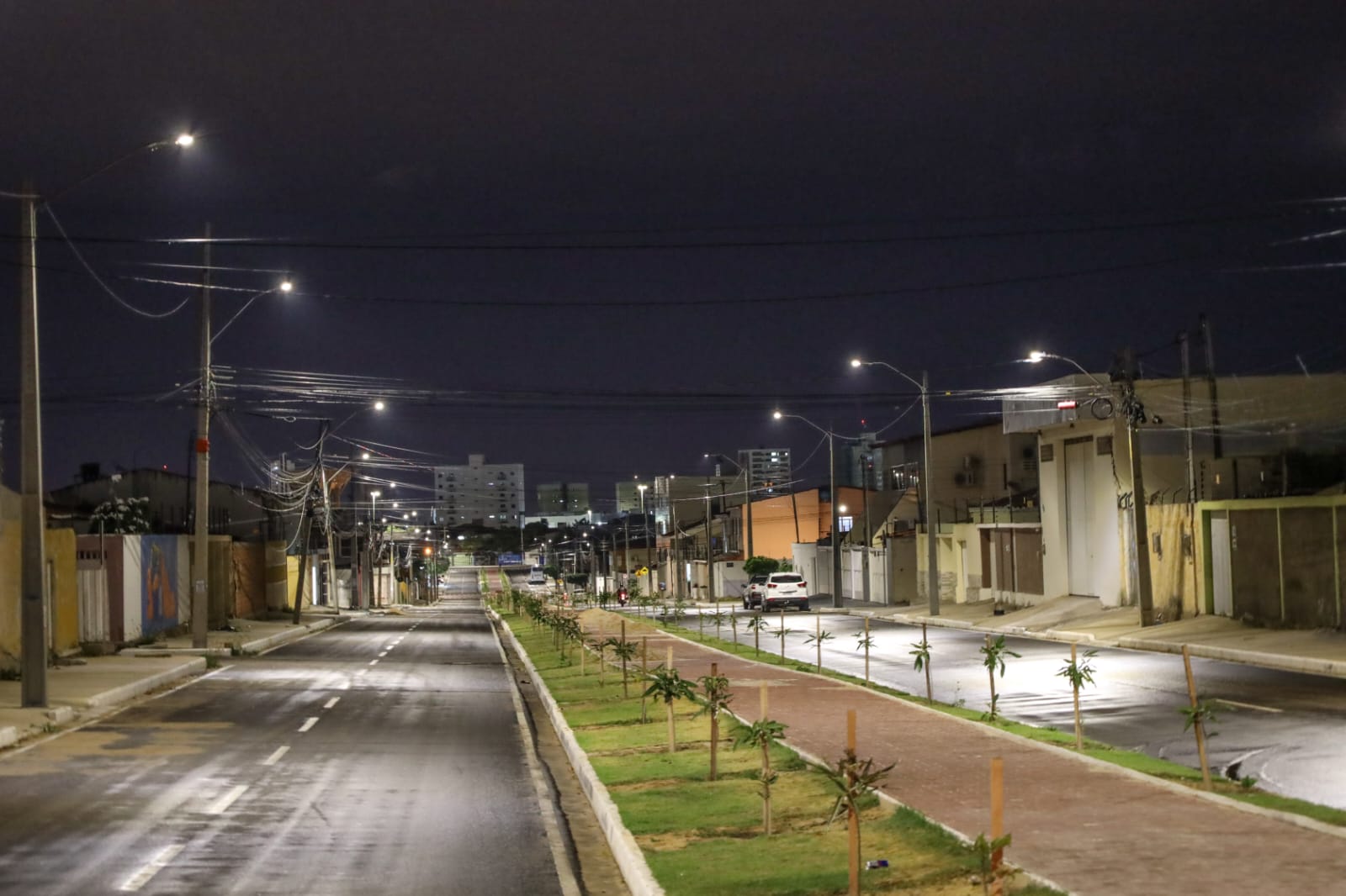 Petrolina atinge 100% de iluminação pública em LED