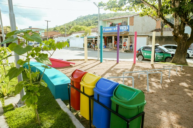 Rodrigo inaugura praça e anuncia reforma de USF de Terra Vermelha