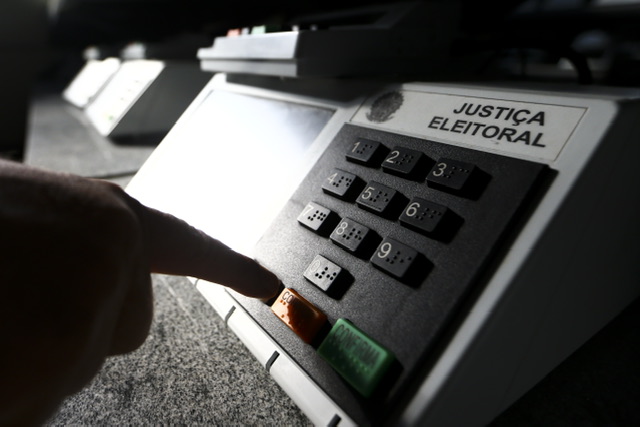 Seis municípios elegem novos prefeitos neste domingo (27)