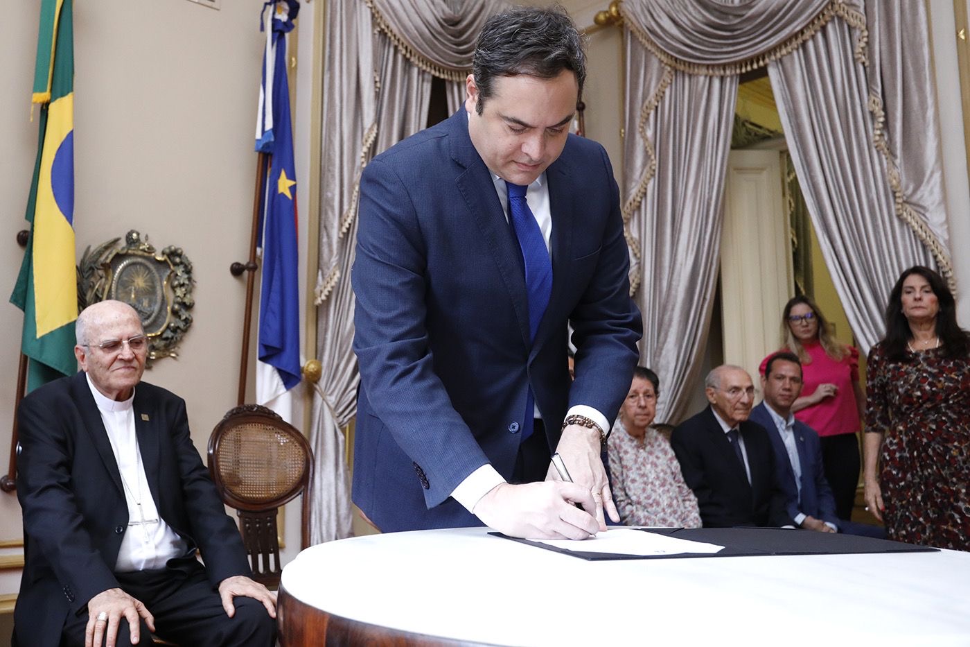 Decreto que autoriza o tombamento do Acervo de Dom Helder Câmara é assinado 