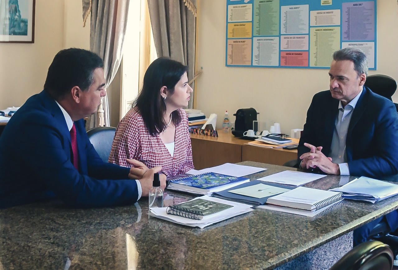 Priscila vai ao Palácio e oficializa equipe de transição